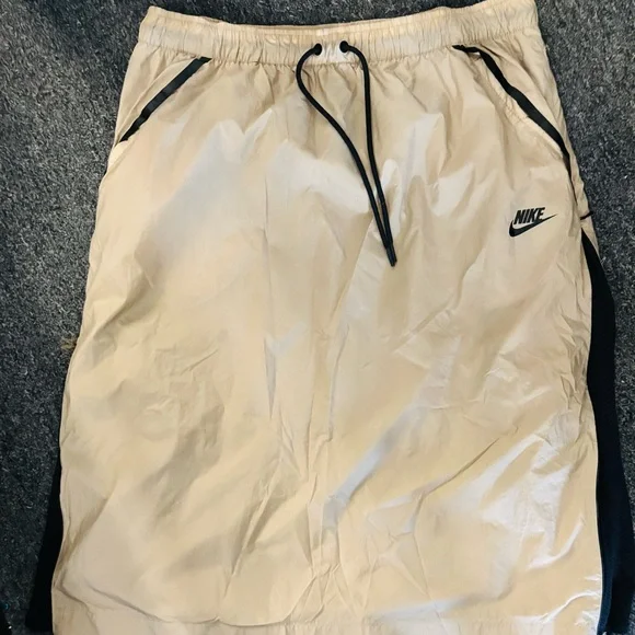 RARE Nike Nylon Tan and Black Long Skirt w/Pockets Size: XL - Picture 1 of 4